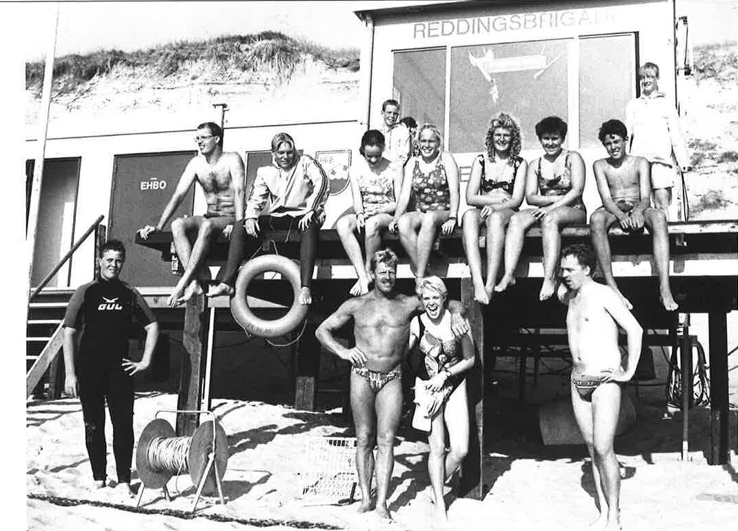 Historische groepsfoto van leden bij de reddingspost